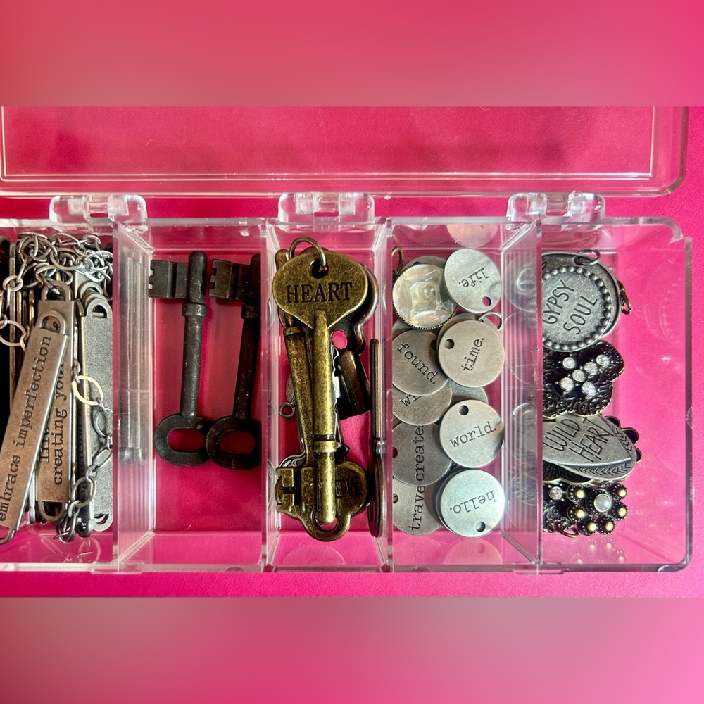 Arts & crafts / jewelry making / craft supplies
